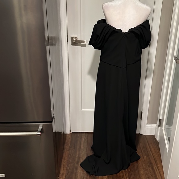 RENE RUIZ COLLECTION Off The Shoulder Crepe Column Gown 16 - Picture 5 of 6